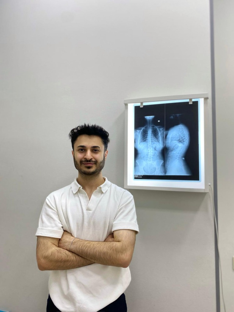 Uzman Fizioterapevt Onur Əliyev – Bakıda Onurğa və Disk Yırtığı Reabilitasiyası